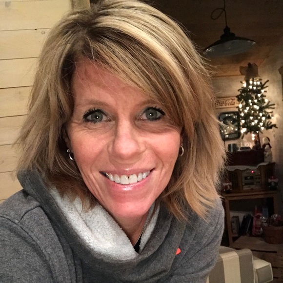 Meet your Posher, Jeni - Picture 2 of 2